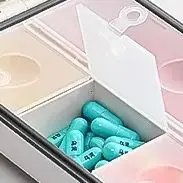 Airtight Pill Organizer with Labels (8 compartments)